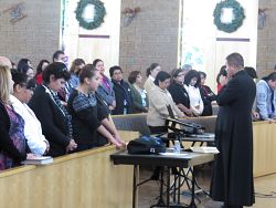 Cientos de Católicos hispanos se reúnen para compartir la Misericordia de Dios en el retiro diocesano de Adviento