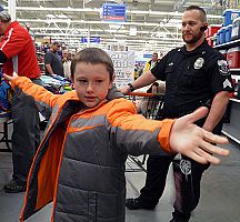 Knights, cops combine to give Christmas to kids