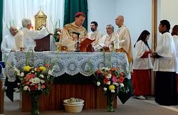 Bishop dedicates expanded San Isidro Mission 