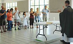 Visiting priest signs Mass for diocese's Deaf community 