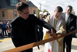 Dedican un nuevo centro educativo religioso en la Iglesia Católica de St. Joseph en Ogden