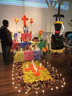 Altar de Día de los Muertos en San Pedro y San Pablo