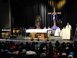 Annual Lenten Charismatic Encounter attracts thousands of Spanish-speaking Catholics