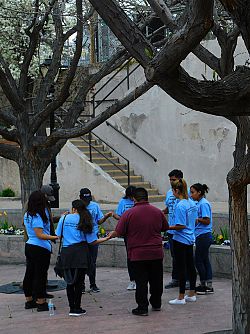 Teens serve homeless youth