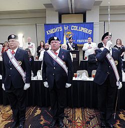 Los Caballeros de Colón de Cuarto Grado estrenan uniformes