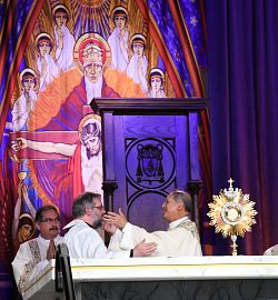 Bishop Solis thanks rally organizers and volunteers