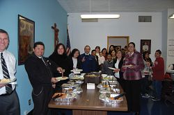 Agradecen con una rica cena a los músicos latinos