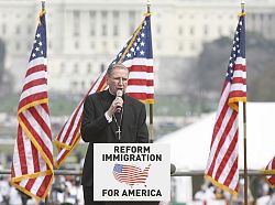 Los inmigrantes dan beneficios substanciales a la economía de los Estados Unidos