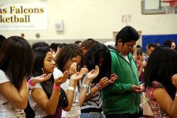 Cientos de jóvenes se unen en encuentro Diocesano 