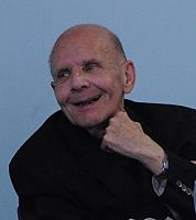 Monseor Fitzgerald nominado para premio de la Extension Católica 