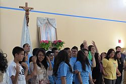 Cientos de jóvenes se reúnen