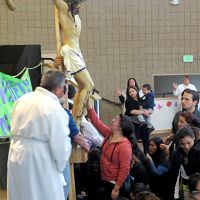 Hundreds gather for retreat, renewing their spirit