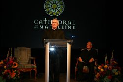 Bishop's Dinner honors Msgr. M. Francis Mannion, welcomes Bishop William K. Weigand