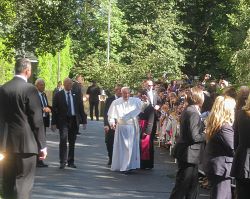 Eight days as a volunteer on the trail of Pope Francis
