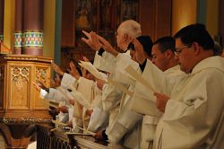 El arzobispo George Niederauer celebrará la Misa Crismal en Salt Lake City