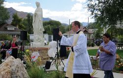 Celebran dedicación y bendición del Jardín comunitario Guadalupe de Give Me a Chance