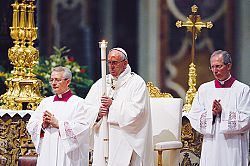 Risen Christ calls all to follow him on path to life, Pope Francis says at Easter