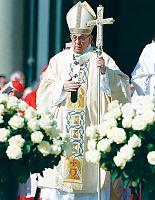 Easter shows the power of love, which renews the world, pope says