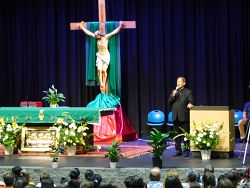 Miles se reúnen en Congreso Familiar Carismático