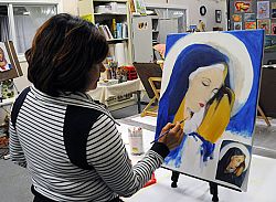 Clases de arte, y clases de costura abren inscripciones en Give Me A Chance