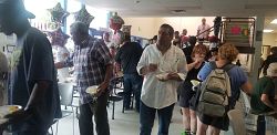 Fiestas de cumpleaos mensuales, fortalecen los lazos comunitarios 