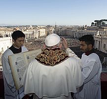 Pope prays Christmas softens hardened hearts to bring peace, justice