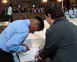 Los Catecúmenos y Candidatos se preparan para ingresar a la Iglesia en la Pascua
