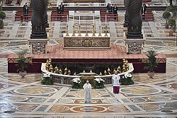 Pope Francis calls for a 'contagion' of Easter hope, peace, care for poor