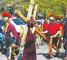 El sufrimiento de Jesús: 'simboliza la solidaridad con quienes más sufren'  