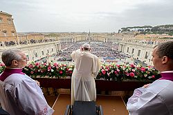 On Easter, pope asks Christ to 'roll away' the stones of war worldwide