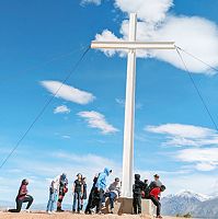 Blessed Sacrament middle-school students make pilgrimage to Escalantes cross in Utah County