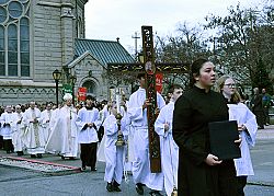 El Obispo Solis inaugural el Ao Jubilar en Utah 
