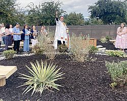 Dedican Jardín de Oración