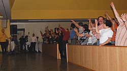 Una noche llena de música, bailes y alabanzas al Seor
