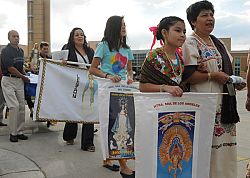 Culturas se reúnen en honor de María
