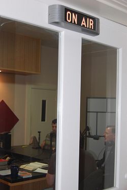 Radio Feca Comienza sus programas en vivo los sábados con un invitado muy especial