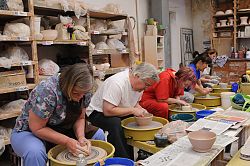 Vasijas listas para la recaudacion 'Empty Bowl'