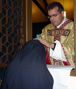 El Padre Gray ofrece Misa de Acción de Gracias por su ordenación