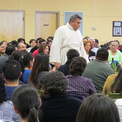 Hundreds gather for retreat, renewing their spirit
