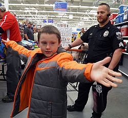 Knights, cops combine to give Christmas to kids