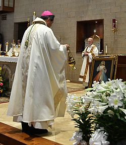 Festejo de la Divina Misericordia atrae a cientos
