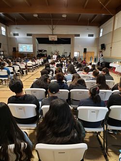 Cientos de adolescentes Católicos se reunen a celebrar 'La alegría de la Pascua'