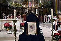 El Obispo Oscar A. Solis celebra Misa en honor del Papa Emérito Benedicto XVI  