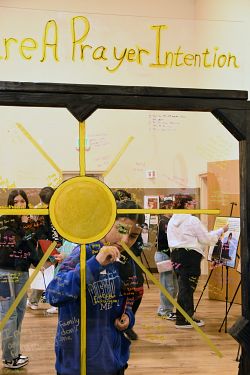 Rally ayuda a que los jóvenes profundicen en su fe 
