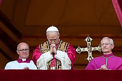 El cardenal Prevost, misionero de Estados Unidos, es elegido Papa y toma el nombre de León XIV